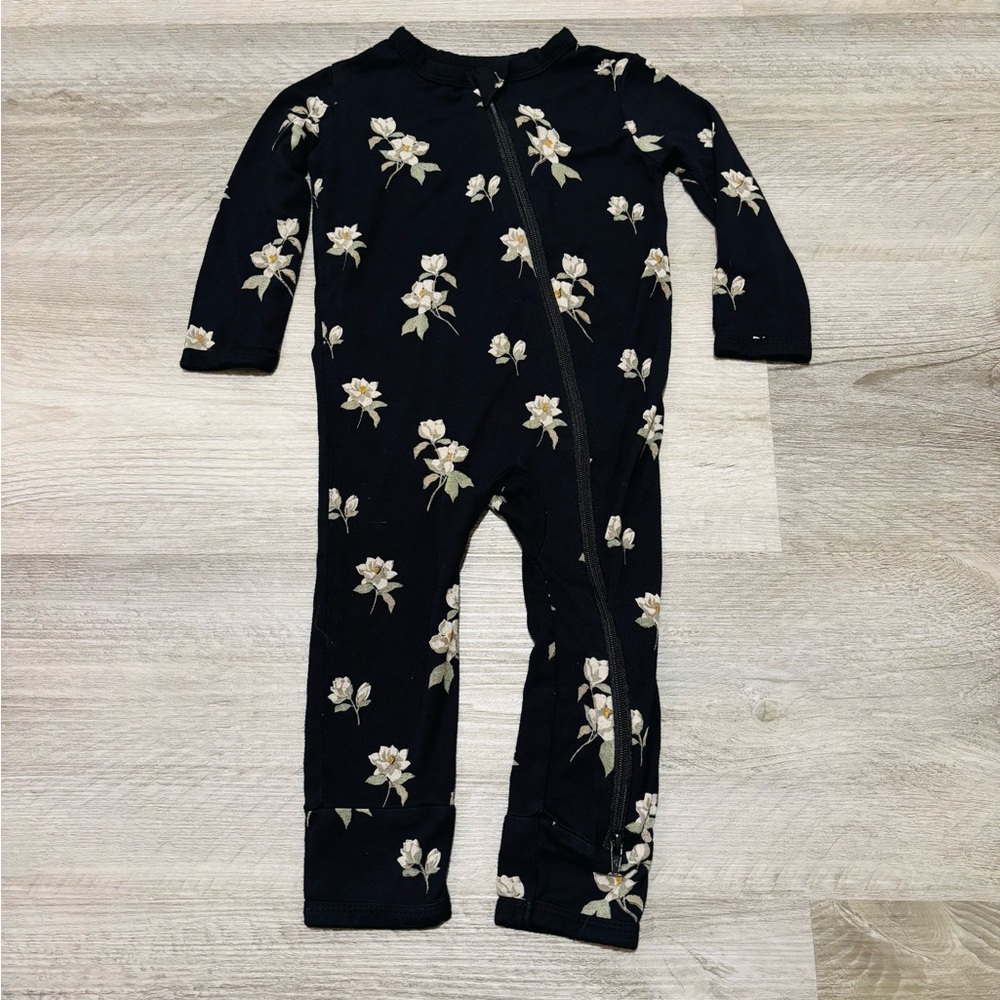 Kyte BABY girls bamboo Black Floral Zip Footed Romper 6-12 months